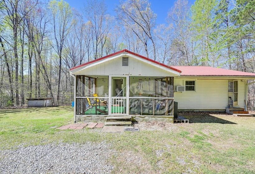 Serene Home Between Lake Jocassee & Lake Keowee!