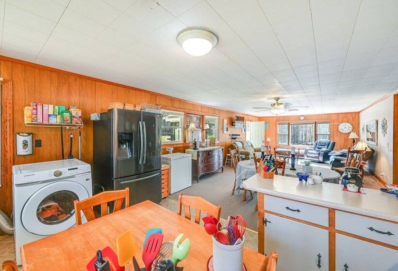 Serene Home Between Lake Jocassee & Lake Keowee!