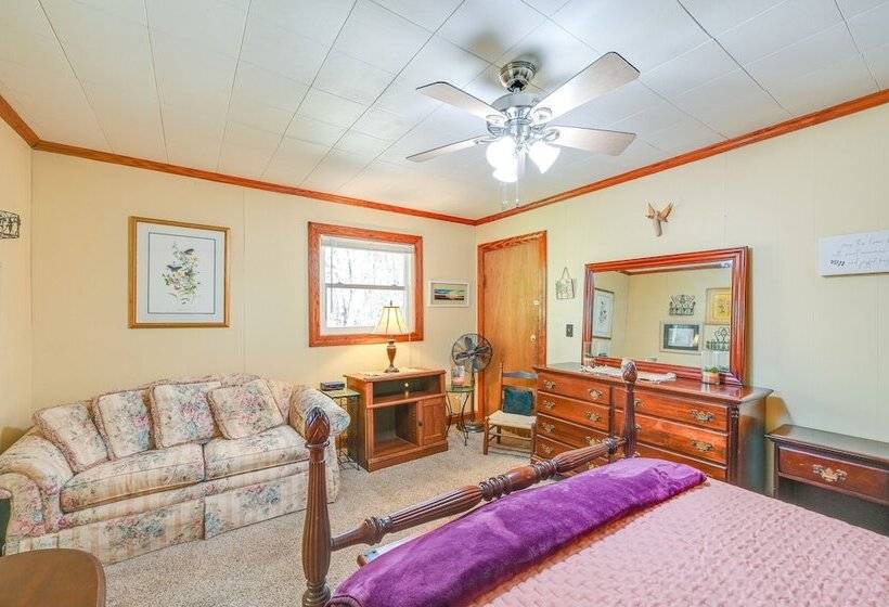 Serene Home Between Lake Jocassee & Lake Keowee!