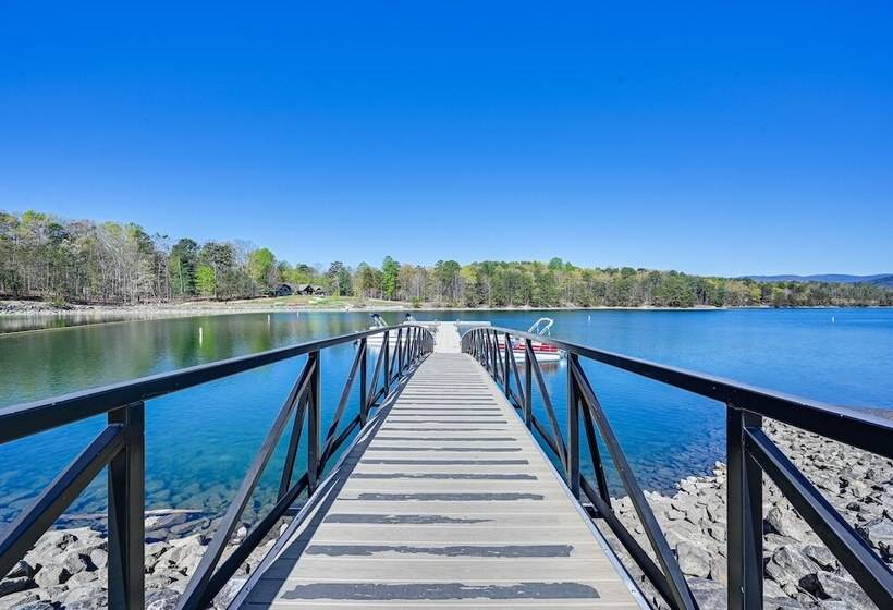 Serene Home Between Lake Jocassee & Lake Keowee!