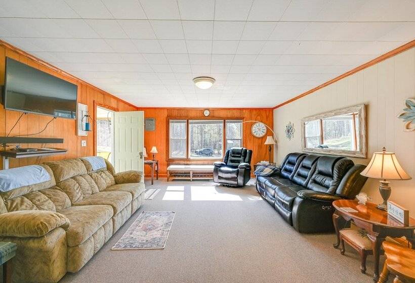 Serene Home Between Lake Jocassee & Lake Keowee!