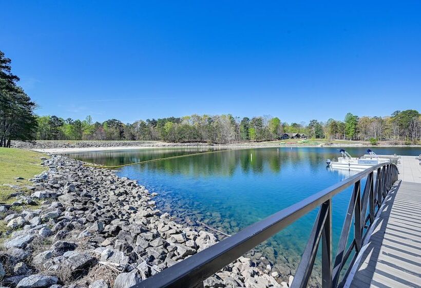 Serene Home Between Lake Jocassee & Lake Keowee!