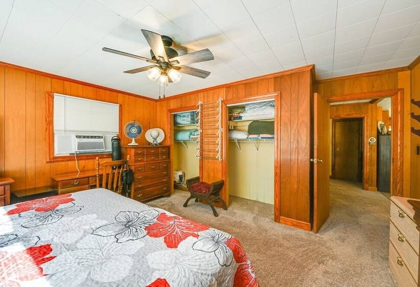 Serene Home Between Lake Jocassee & Lake Keowee!