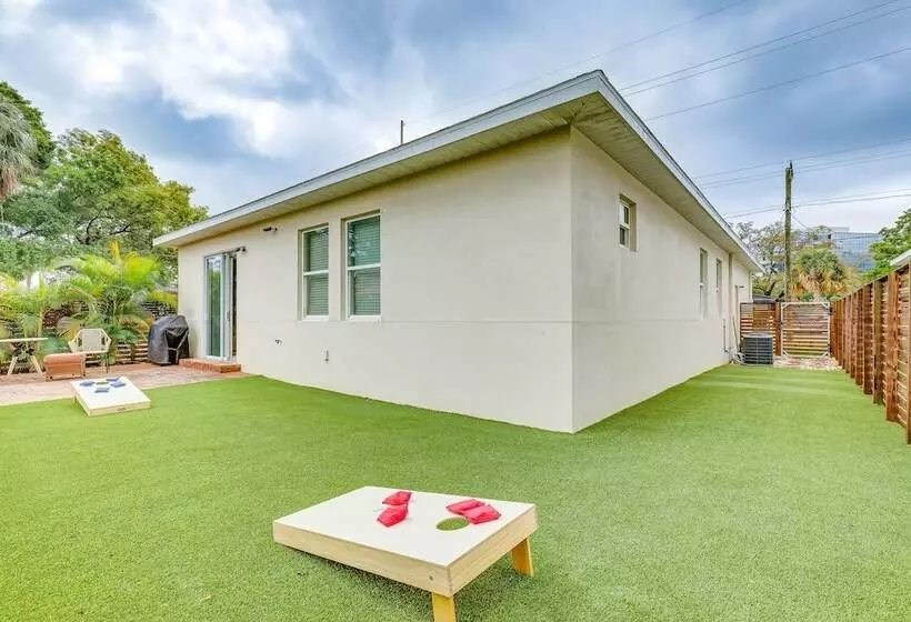 Tampa Home W/ Fire Pit, Grill, Cornhole + More!