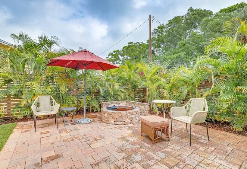 Tampa Home W/ Fire Pit, Grill, Cornhole + More!