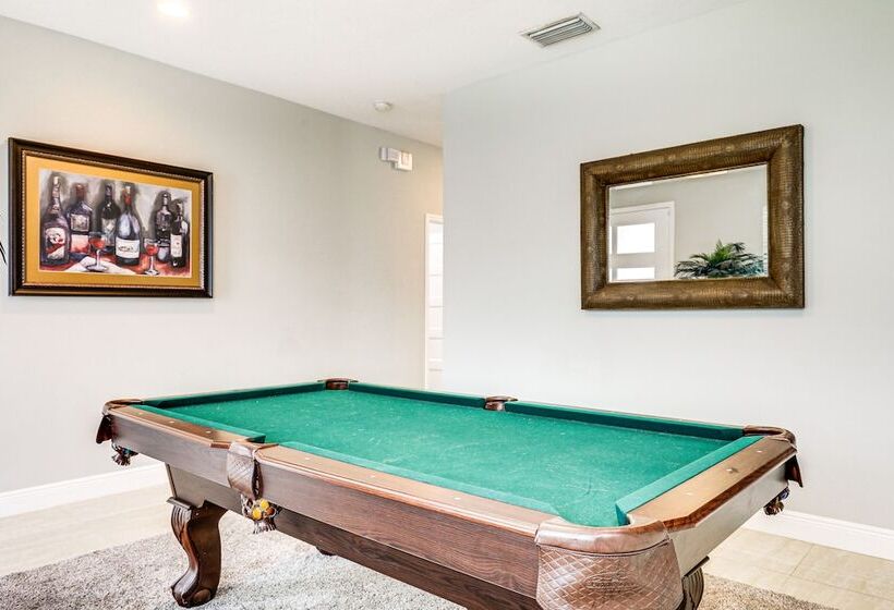 Tampa Home W/ Fire Pit, Grill, Cornhole + More!