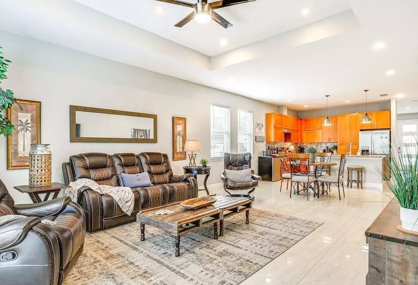 Tampa Home W/ Fire Pit, Grill, Cornhole + More!