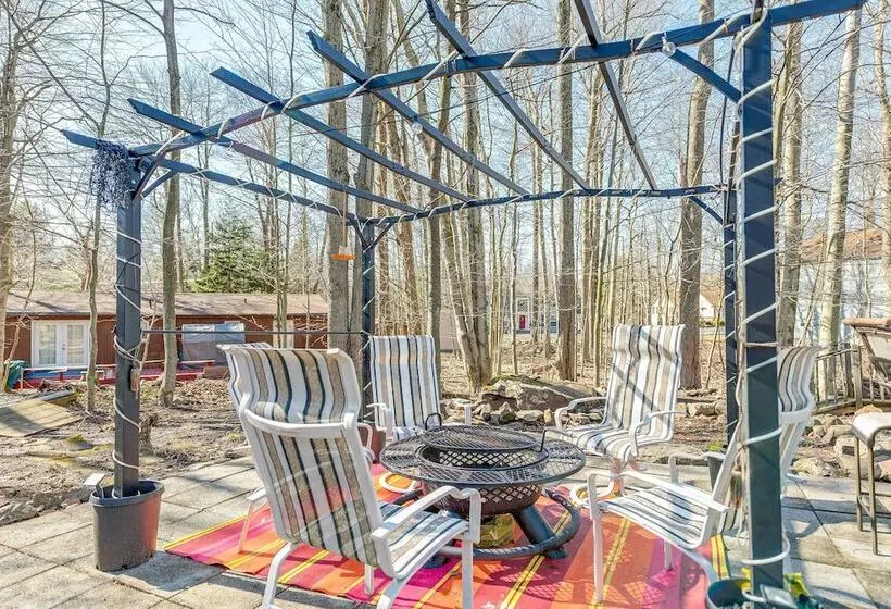 Tobyhanna Home W/ Fire Pit: 1 Mi To Lake Carobeth!