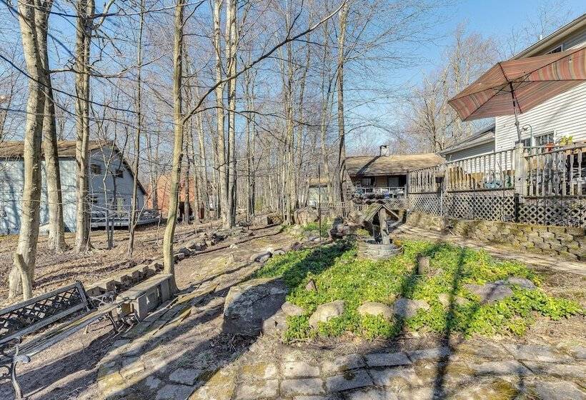 Tobyhanna Home W/ Fire Pit: 1 Mi To Lake Carobeth!