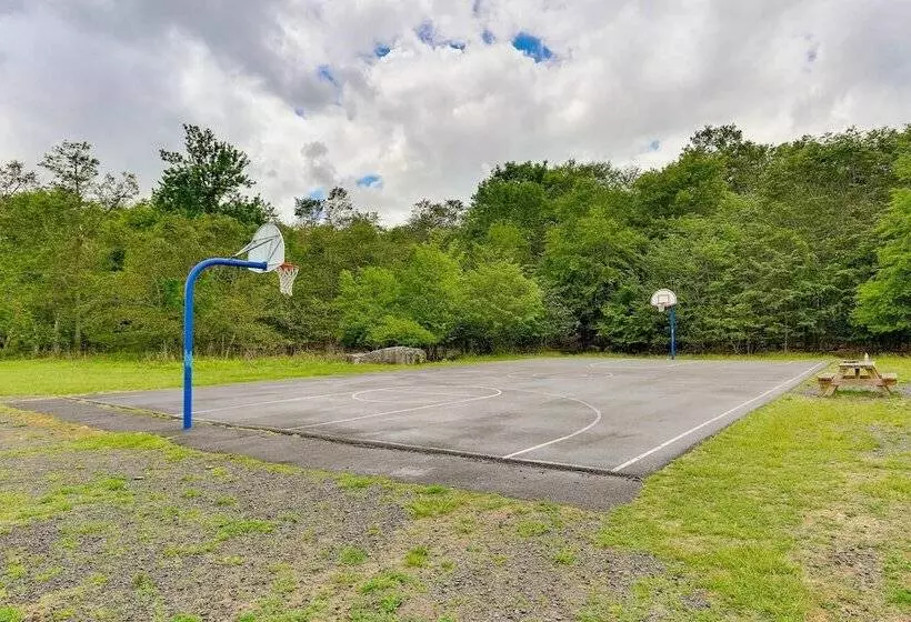 Tobyhanna Home W/ Fire Pit: 1 Mi To Lake Carobeth!