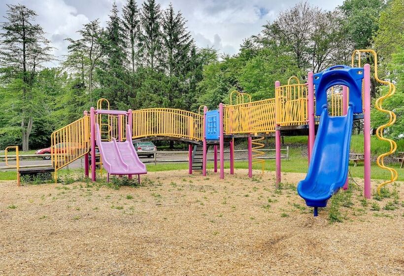 Tobyhanna Home W/ Fire Pit: 1 Mi To Lake Carobeth!