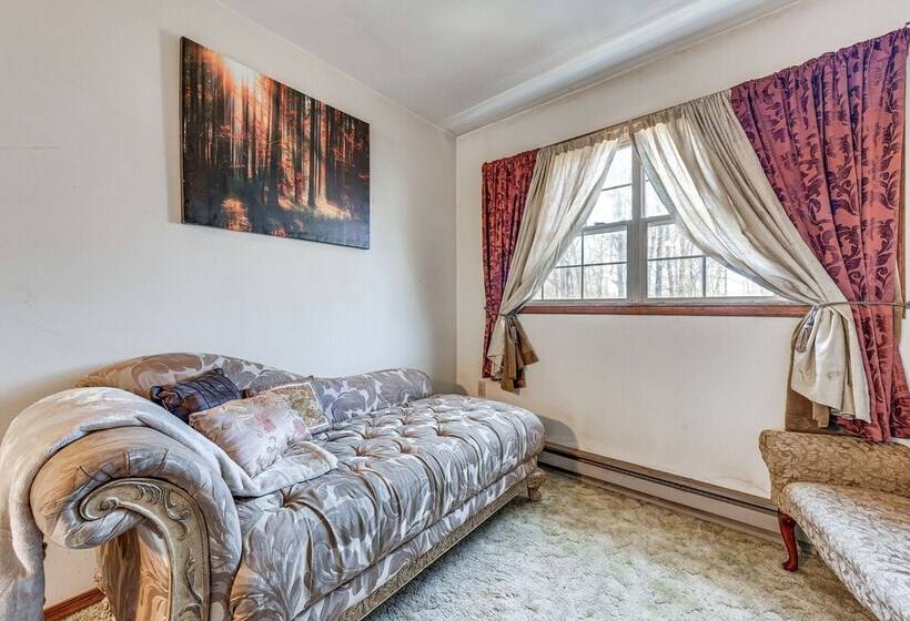 Tobyhanna Home W/ Fire Pit: 1 Mi To Lake Carobeth!