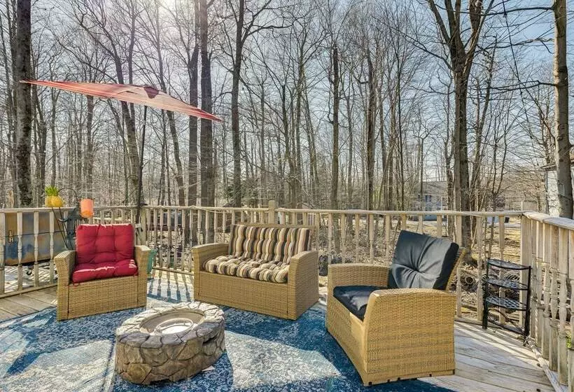 Tobyhanna Home W/ Fire Pit: 1 Mi To Lake Carobeth!