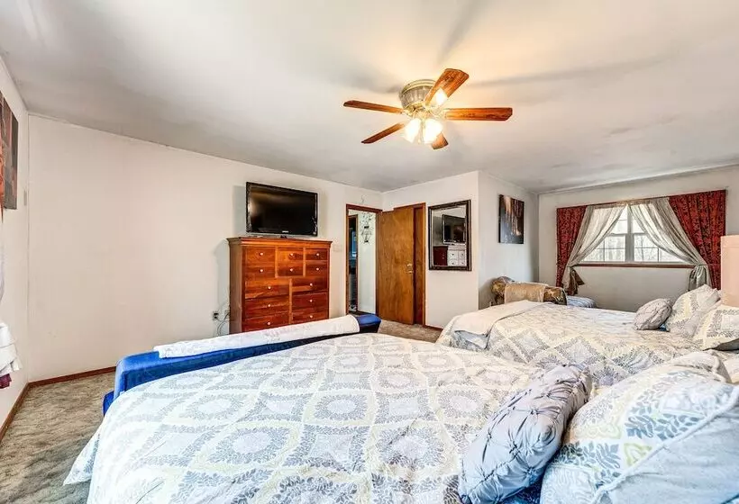 Tobyhanna Home W/ Fire Pit: 1 Mi To Lake Carobeth!