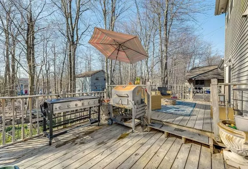 Tobyhanna Home W/ Fire Pit: 1 Mi To Lake Carobeth!