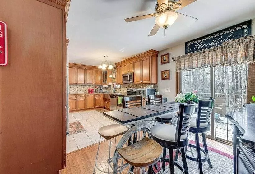 Tobyhanna Home W/ Fire Pit: 1 Mi To Lake Carobeth!