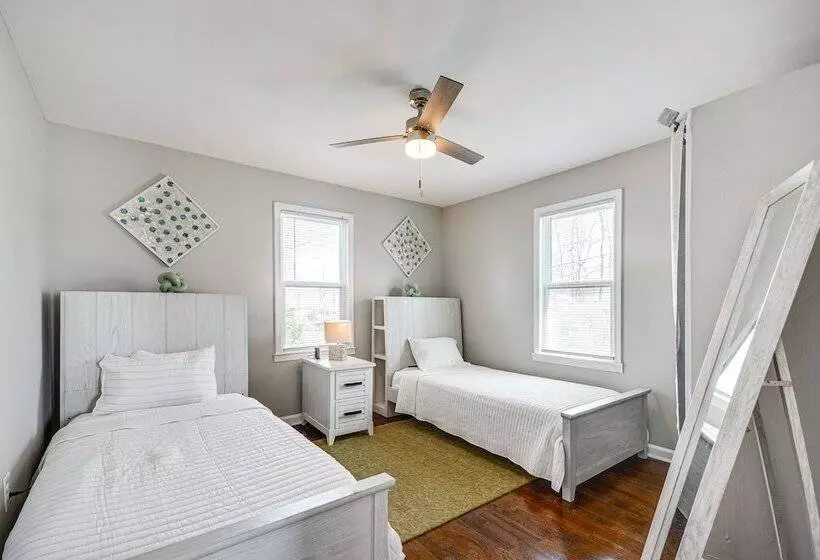 Updated Jamestown Home   5 Mi To Hpu!