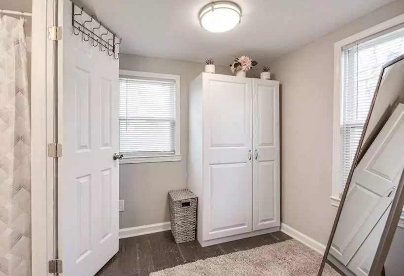 Updated Jamestown Home   5 Mi To Hpu!