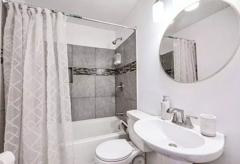 Updated Jamestown Home   5 Mi To Hpu!