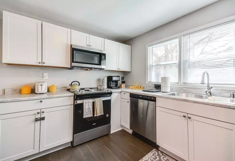 Updated Jamestown Home   5 Mi To Hpu!