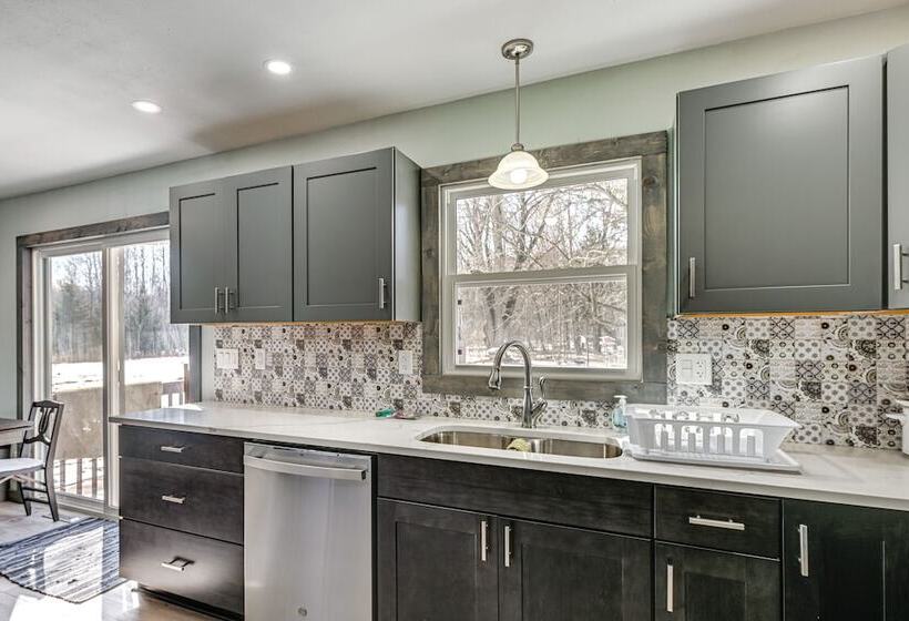 Wausau Home W/ Yard: 1 Mi To Granite Peak Ski Area