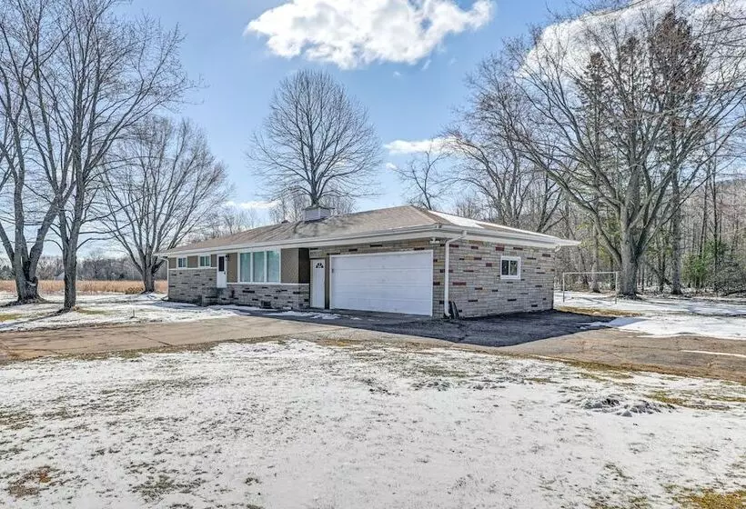 Wausau Home W/ Yard: 1 Mi To Granite Peak Ski Area