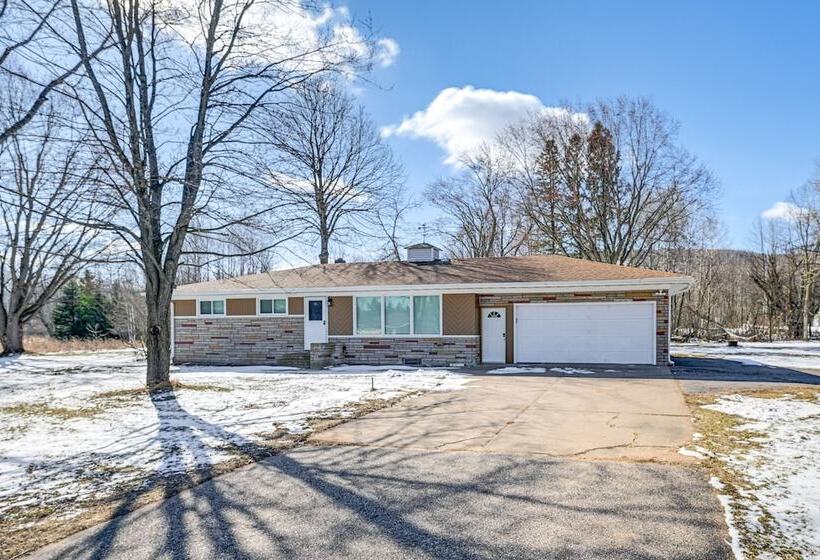 Wausau Home W/ Yard: 1 Mi To Granite Peak Ski Area