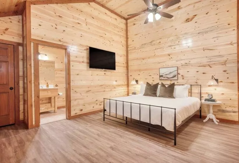 Bluestem & Bluebell By Avantstay Incredible Views W/ Large Balcony & Indoor Pool!