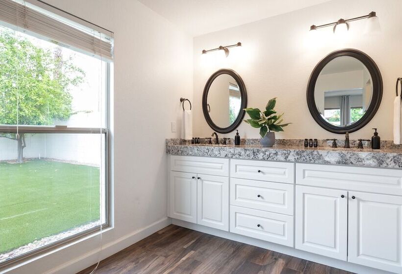 Bright Eyes By Avantstay Chic Boho Retreat, Pool