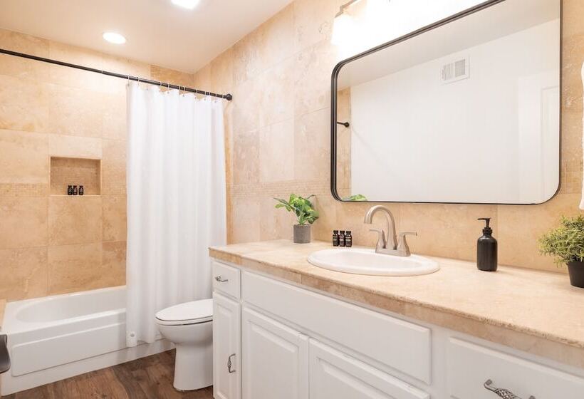 Bright Eyes By Avantstay Chic Boho Retreat, Pool