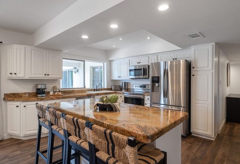 Bright Eyes By Avantstay Chic Boho Retreat, Pool