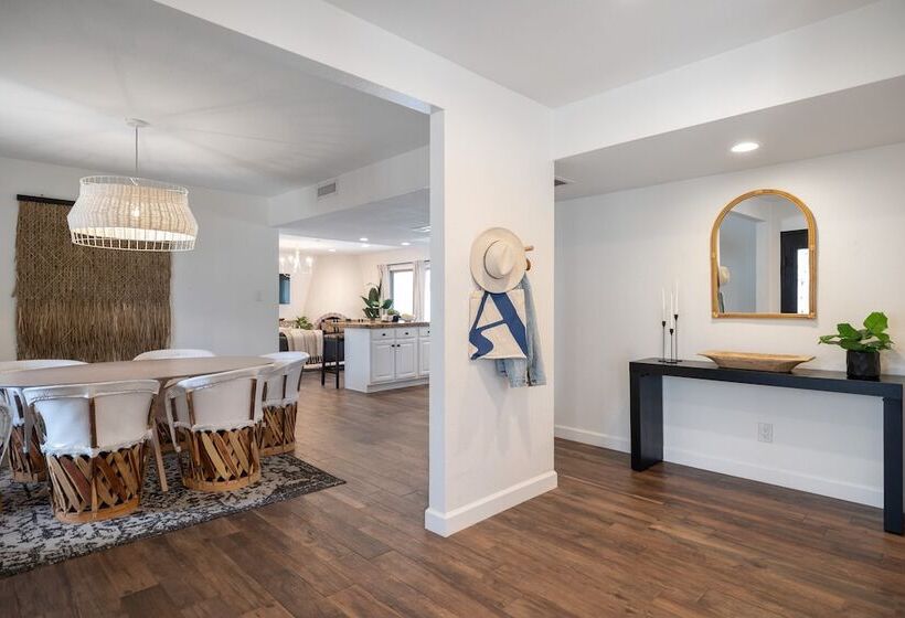 Bright Eyes By Avantstay Chic Boho Retreat, Pool