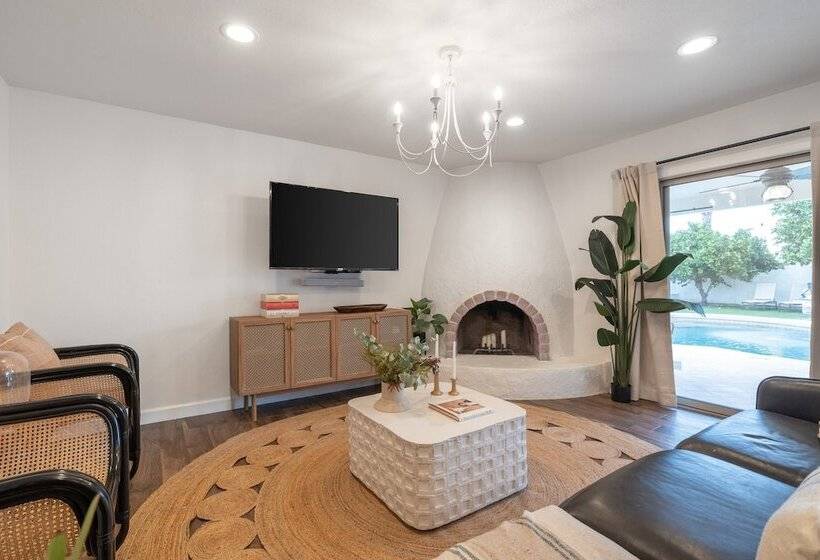 Bright Eyes By Avantstay Chic Boho Retreat, Pool