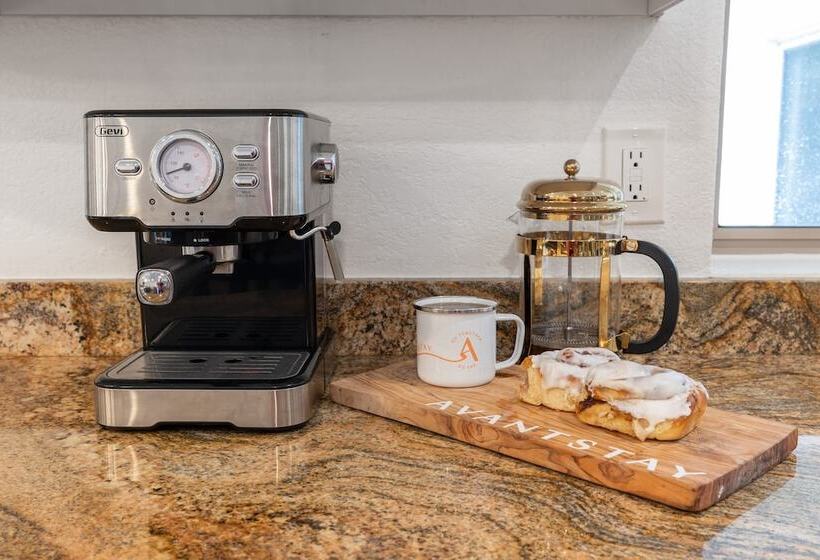 Bright Eyes By Avantstay Chic Boho Retreat, Pool