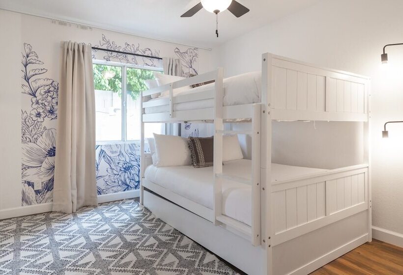 Bright Eyes By Avantstay Chic Boho Retreat, Pool