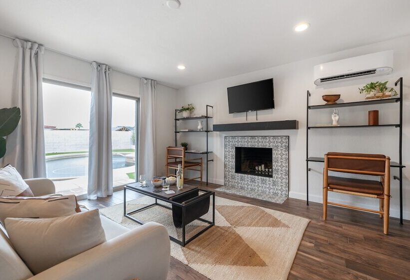 Bright Eyes By Avantstay Chic Boho Retreat, Pool