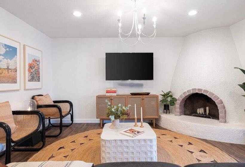 Bright Eyes By Avantstay Chic Boho Retreat, Pool