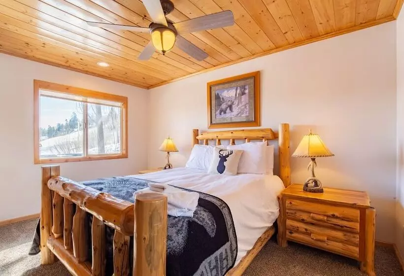 Clover By Avantstay Gorgeous Ski In/ Ski Out Home W/ Game Room & Hot Tub!