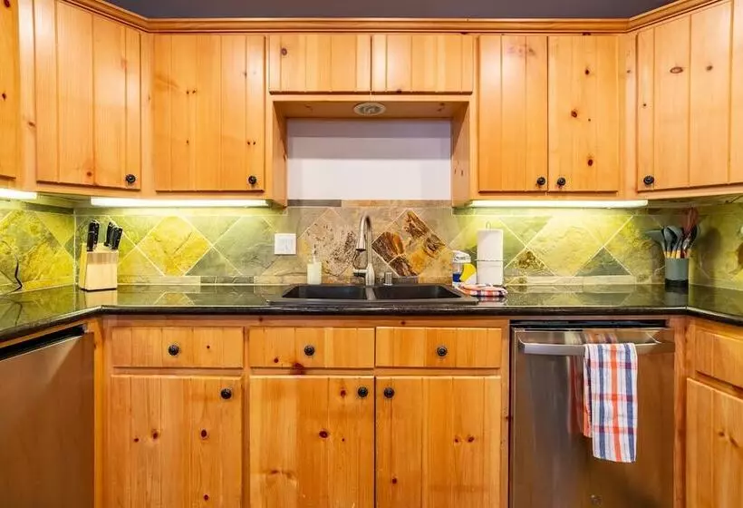 Clover By Avantstay Gorgeous Ski In/ Ski Out Home W/ Game Room & Hot Tub!