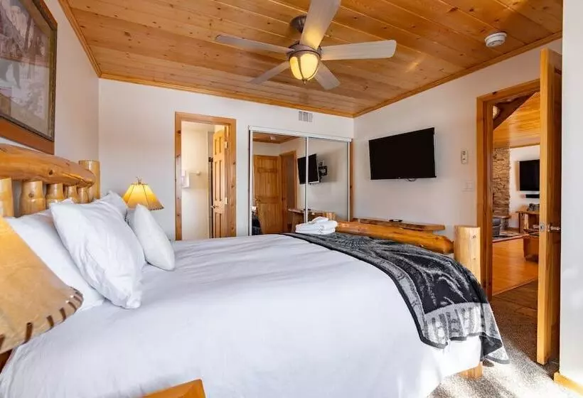 Clover By Avantstay Gorgeous Ski In/ Ski Out Home W/ Game Room & Hot Tub!