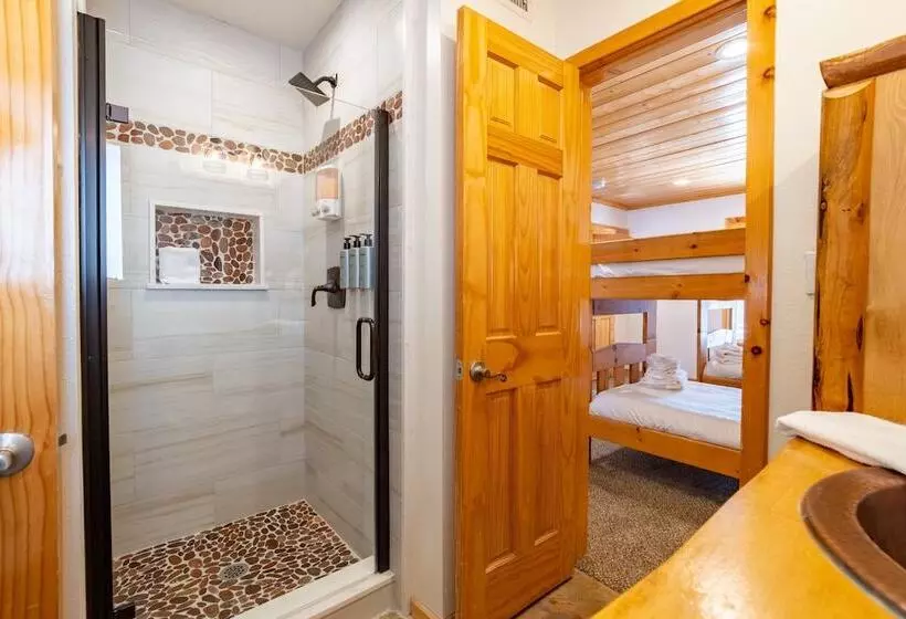 Clover By Avantstay Gorgeous Ski In/ Ski Out Home W/ Game Room & Hot Tub!