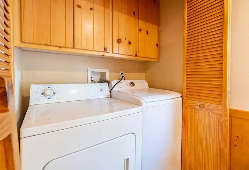 Clover By Avantstay Gorgeous Ski In/ Ski Out Home W/ Game Room & Hot Tub!