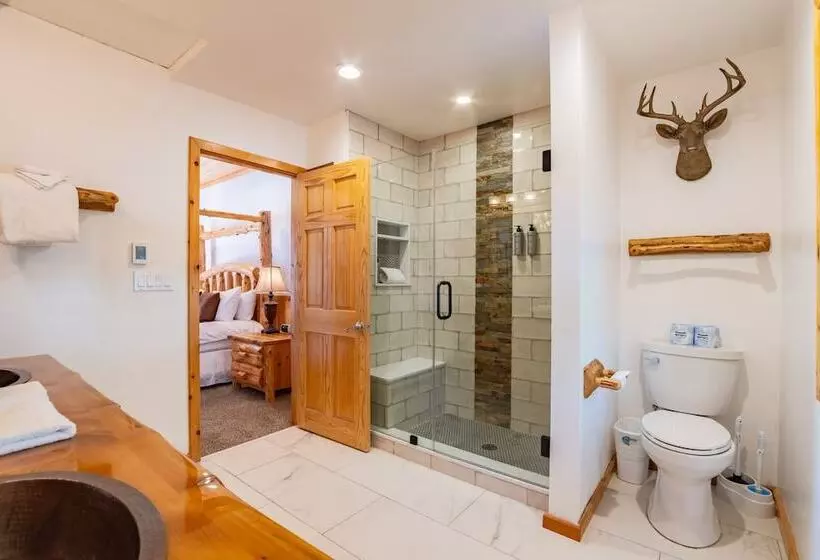 Clover By Avantstay Gorgeous Ski In/ Ski Out Home W/ Game Room & Hot Tub!