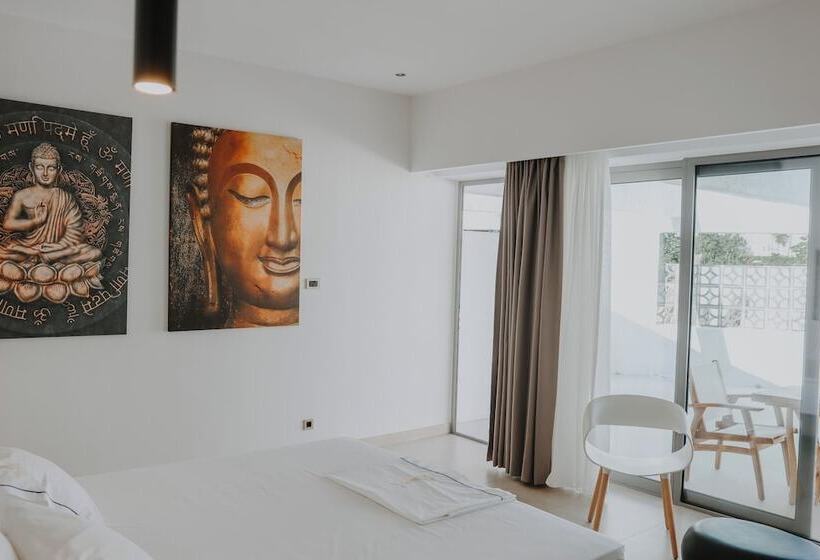 Отель Black Amber Boutique