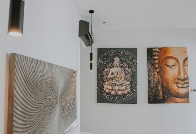 Отель Black Amber Boutique