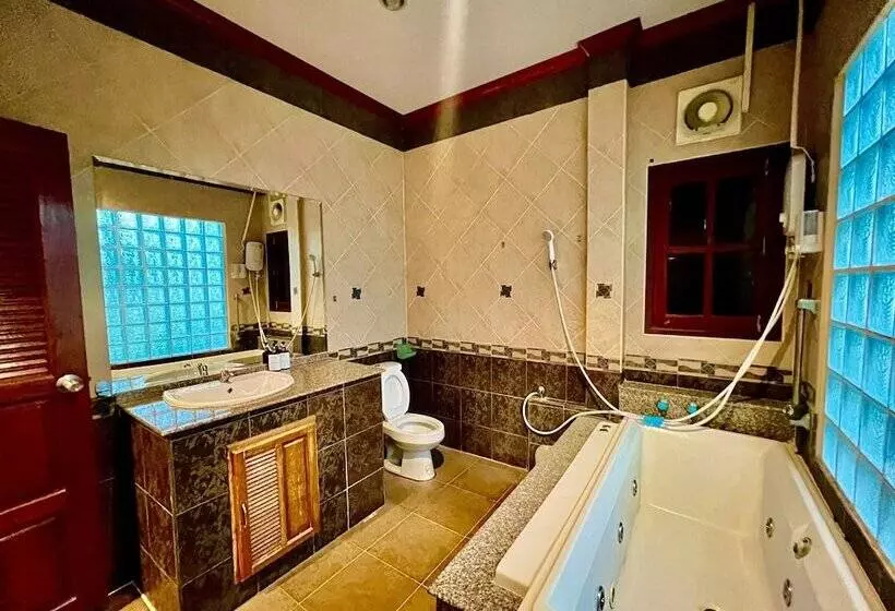 Hotelli Phupa Beach Resort