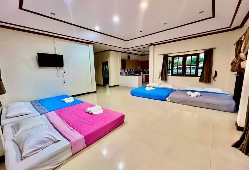 Hotelli Phupa Beach Resort