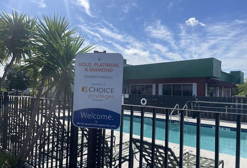 فندق Rodeway Inn