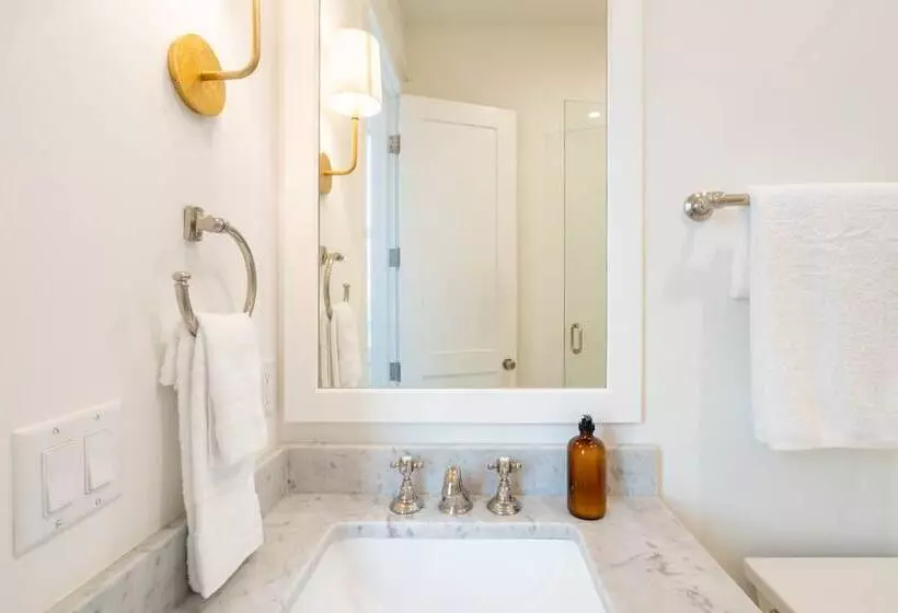 Marlin By Avantstay Beachfront Mansion W/ 10 Bdrs & Multiple Living Spaces & Kitchens!