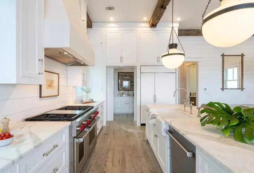 Marlin By Avantstay Beachfront Mansion W/ 10 Bdrs & Multiple Living Spaces & Kitchens!